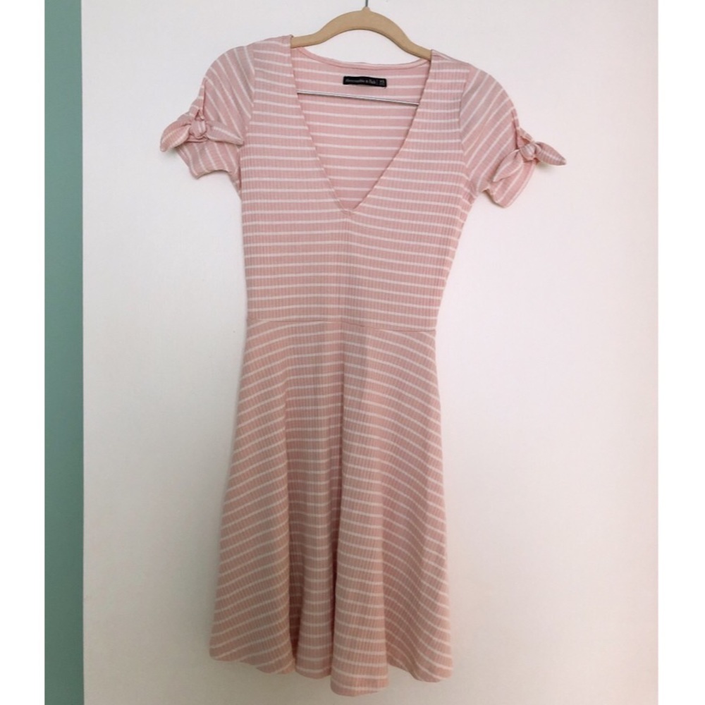 Abercrombie and Fitch V Neck Tie Detail Light Pink Striped Skater Dress Size XS